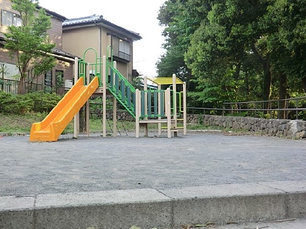 周辺環境:本郷三丁目公園(本郷三丁目公園まで750ｍ)