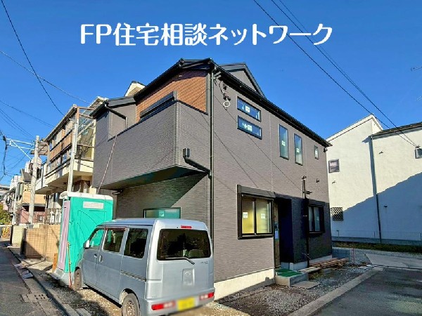 外観:光と風が行わたる開放感あふれる邸宅　春には気持ちの良いそよ風、冬には朝の暖かな光　季節の移り変わりを感じる暮らしを実現