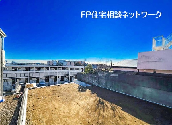 外観:建築条件なしのため、お好きなハウスメーカーで建築可能。約50坪の敷地と抜け感のある環境で、理想の住まいづくりが叶います。