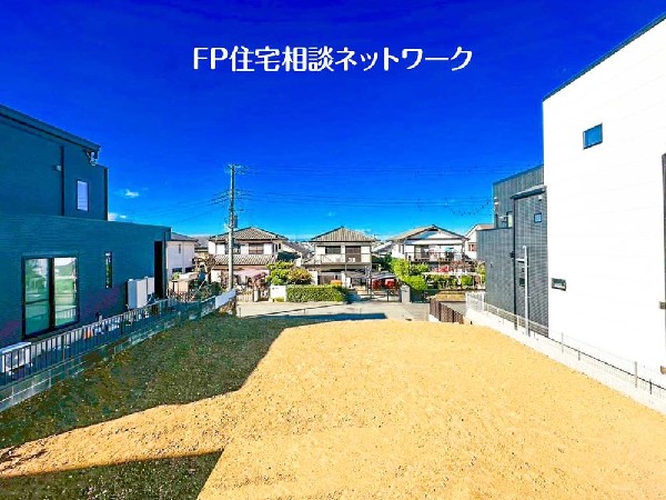 外観:光と風を感じる開放的な区画。周囲の建物とも距離があり、住まいの配置計画がしやすい土地です。自由設計で理想の一邸を。