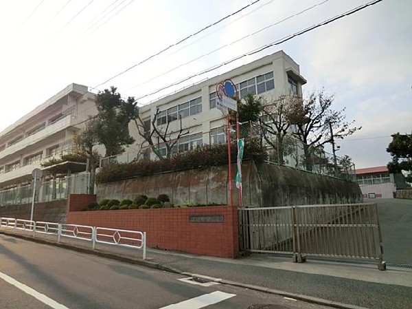 周辺環境:横浜市立丸山台小学校(横浜市立丸山台小学校まで650m)