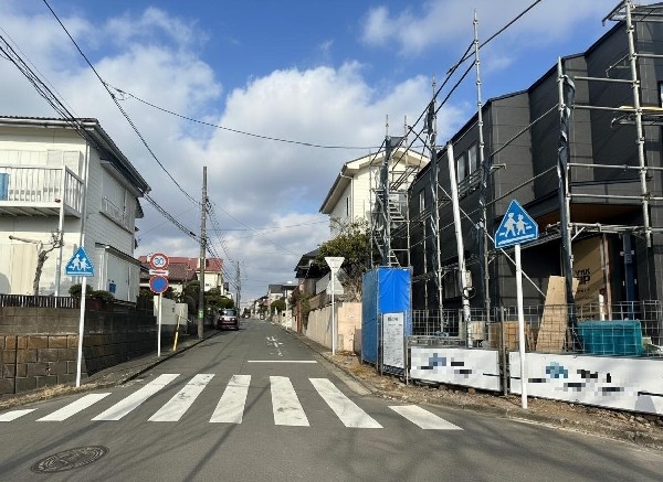 外観:低層の一戸建を中心とした街並みが整然と続き採光や開放性に恵まれています