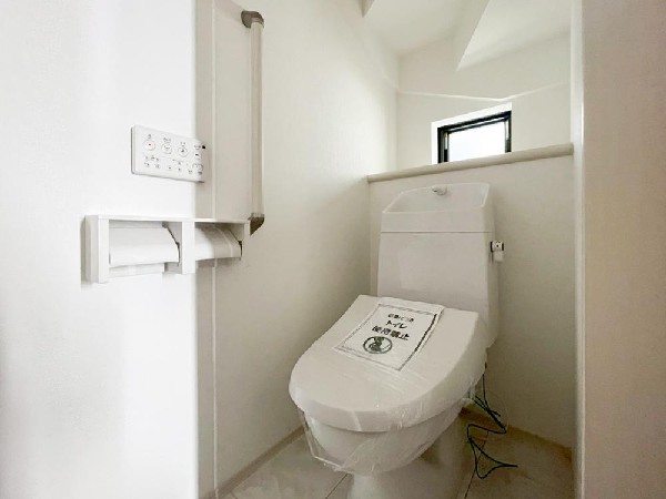 洗浄機能付き便座を標準装備。便座保温機能もあるので寒い季節も安心。