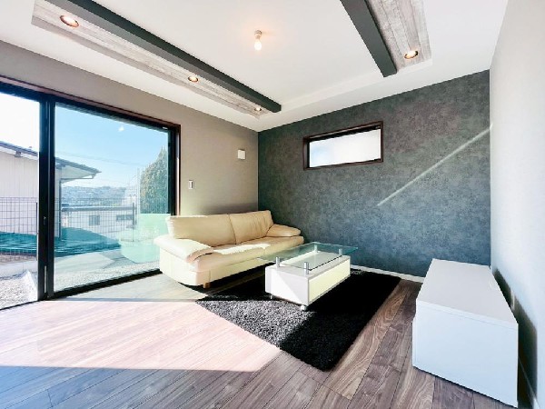 陽光とさわやかな風がハーモニーを奏でるリビング　何気なく過ぎる時も上質なひとときに。