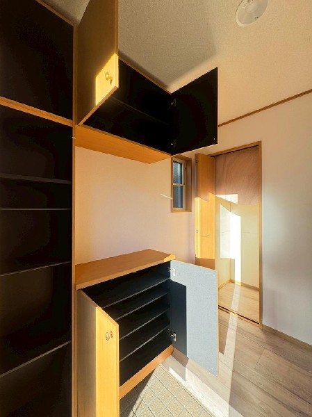 外観:住まう人の帰り、訪れる人を優しく迎える安らぎに満ちた空間　上質感あふれるエントランス