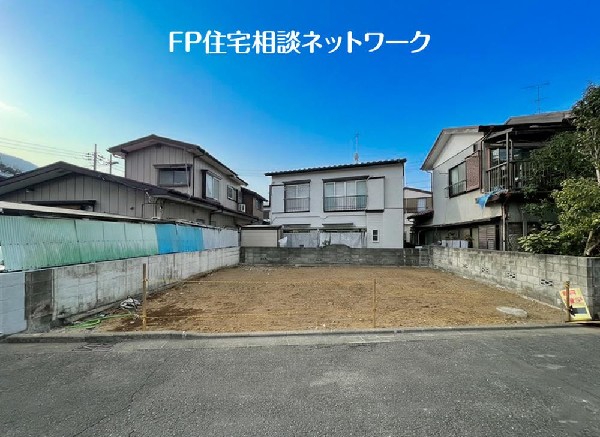外観:快適な緑に恵まれた閑静な住宅地は、毎日のお散歩など、伸び伸びスローライフの夢を叶えてくれます。緑も多く、環境も申し分ないので子育てには最適。