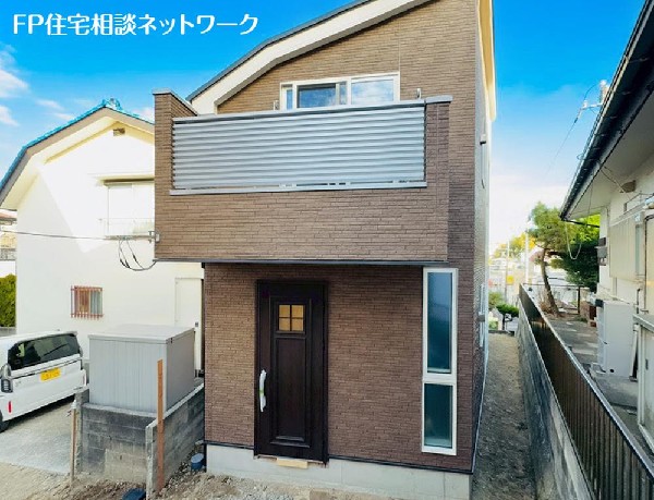外観:落ち着きある住宅街、一種低層住居専用地域内に位置しています。日当りを大きく遮られることもありません。