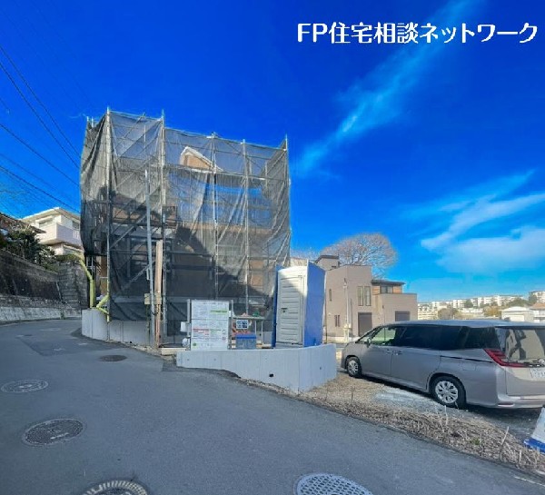 外観:日当たりが良く開放感のある角地です。 2方向から光や風を取り込める、明るく快適な住まいが実現しました！