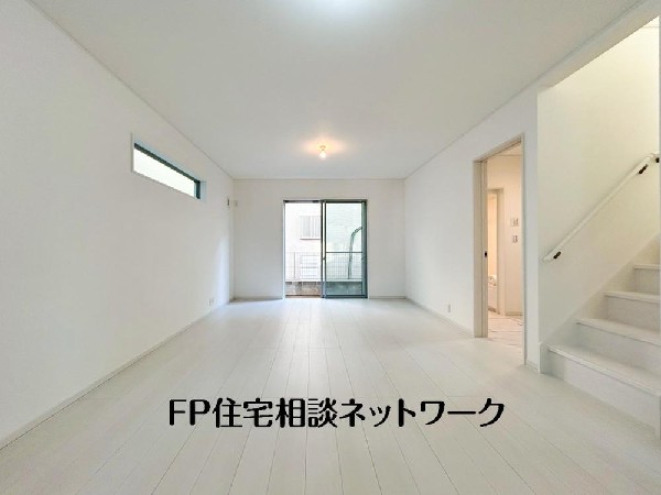 家族と過ごす時間を大切にする方にピッタリのゆとりの住空間です。お子様が元気に走り回っても安心して見守れます。家族の笑い声が今にも目に浮かびそうですね。