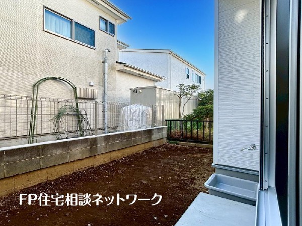 外観:年中大活躍のプライベート空間になるお庭はご家族の団らんの場として最適なスペース。夏場にはご家族やご友人を招待してのＢＢＱやお子様の水遊びも楽しめますね！家族の思い出作りの場として。