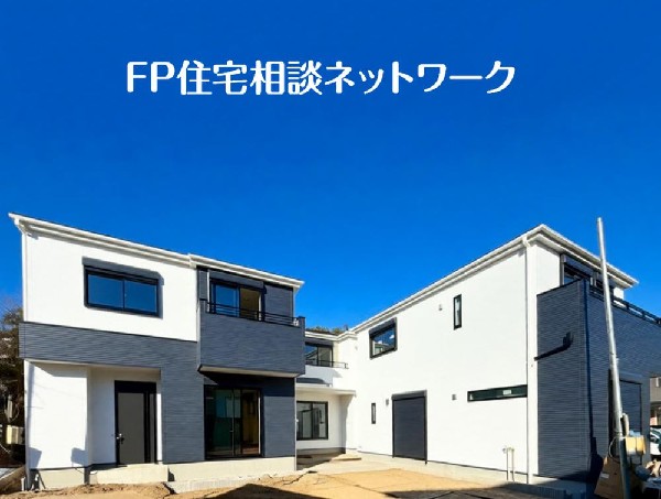 外観:良好な住環境が保たれたエリア。低層の一戸建を中心とした街並みが整然と続き周辺は高い建物が建っておらず、採光や開放性に恵まれ、空が広く緑の多い閑静な趣を感じる環境です。