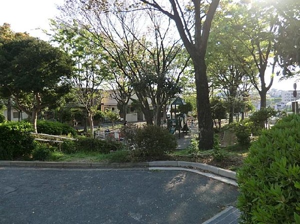 周辺環境:下永谷松原第二公園(下永谷松原第二公園まで210m)