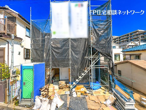 外観:深く豊かな緑と爽快な青い空を感じるまさに横浜に暮らす心地よさを存分に堪能いただける邸宅です。グレードの高い設備仕様が標準装備のデザイン住宅で快適で便利な生活をお送り頂けます。