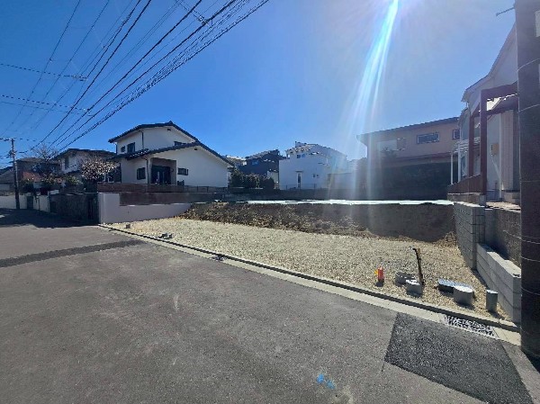 外観:周囲には高い建物がなく、空が広く開放感があり、陽当りを大きく遮られることもありません。