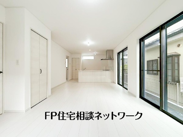 家族と過ごす時間を大切にする方にピッタリのゆとりの住空間です。お子様が元気に走り回っても安心して見守れます。家族の笑い声が今にも目に浮かびそうですね。