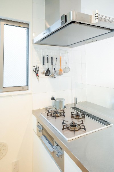 機能性とデザイン性を兼ね備えた嬉しいキッチン。食器洗乾燥機付で後片付け楽々。