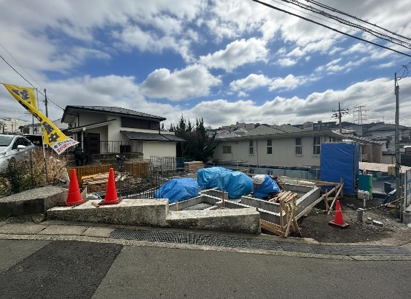 外観:採光や開放性に恵まれ、空が広く緑の多い閑静な趣を感じる環境です