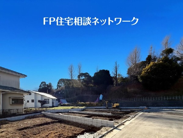 外観:良好な住環境が保たれたエリア。低層の一戸建を中心とした街並みが整然と続き周辺は高い建物が建っておらず、採光や開放性に恵まれ、空が広く緑の多い閑静な趣を感じる環境です。