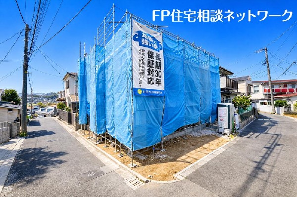 外観:光と風が行わたる開放感あふれる邸宅　春には気持ちの良いそよ風、冬には朝の暖かな光　季節の移り変わりを感じる暮らしを実現