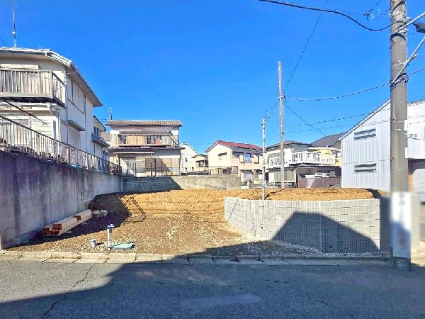 外観:窓枠から切り取られたまるで写真のような澄み切った光景。季節の移り変わりとともに、ゆっくりと愛でる時のありがたみ。