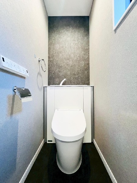 洗浄機能付き便座を標準装備。便座保温機能もあるので寒い季節も安心。