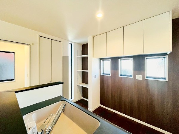 毎日使うキッチンが綺麗で清潔ならお料理を作るのも楽しくなりますよね。機能性とデザイン性を兼ね備えた嬉しいキッチン。