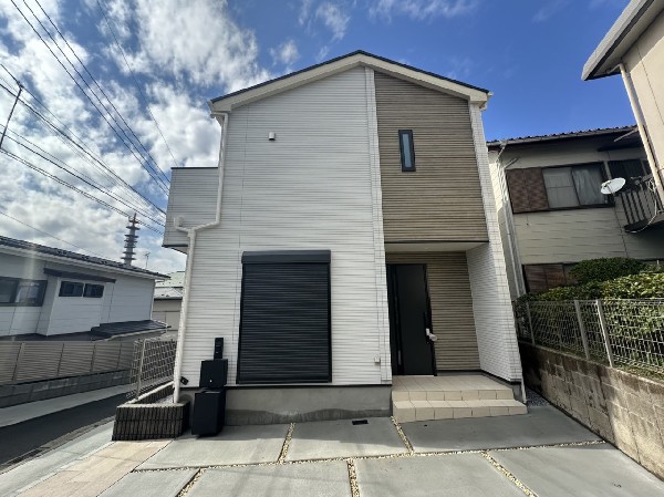 外観:深く豊かな緑と爽快な青い空を感じるまさに横浜に暮らす心地よさを存分に堪能いただける邸宅が誕生します。