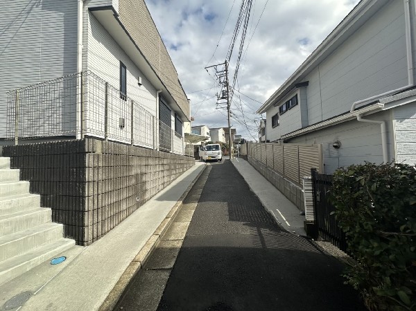 外観:南側道路に接道に付き日当たり良好です。