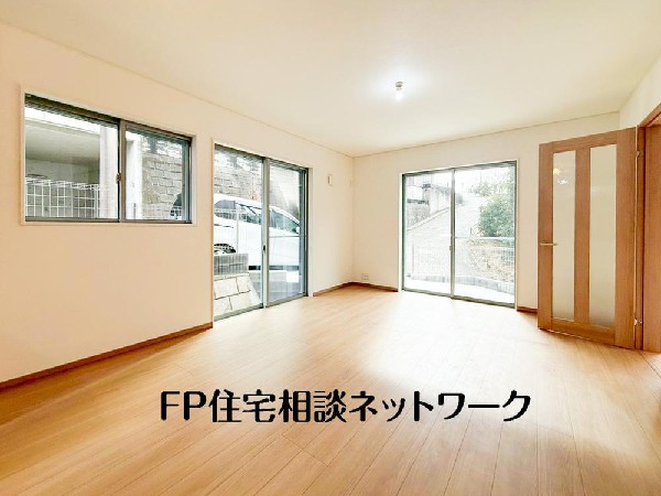 家族と過ごす時間を大切にする方にピッタリのゆとりの住空間です。お子様が元気に走り回っても安心して見守れます。家族の笑い声が今にも目に浮かびそうですね。