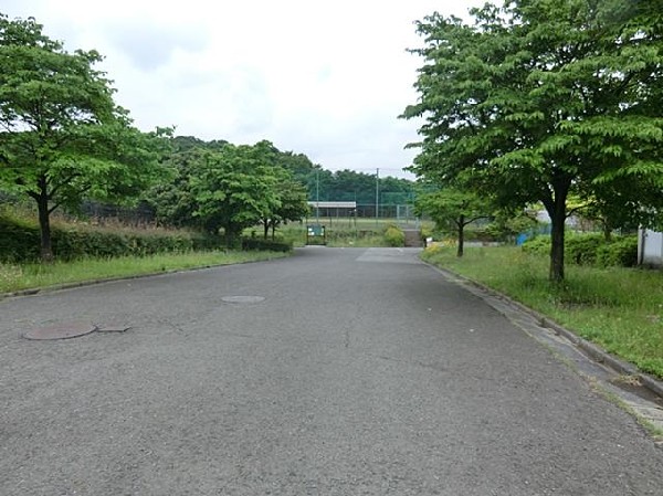 周辺環境:上菅田東部公園(上菅田東部公園まで600m)