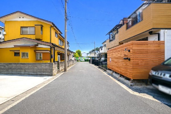 外観:☆☆風通しの良い住宅地☆☆  ゆとりのある住宅地　部屋の窓を開けるとそこには心地よい風が通りぬけます♪