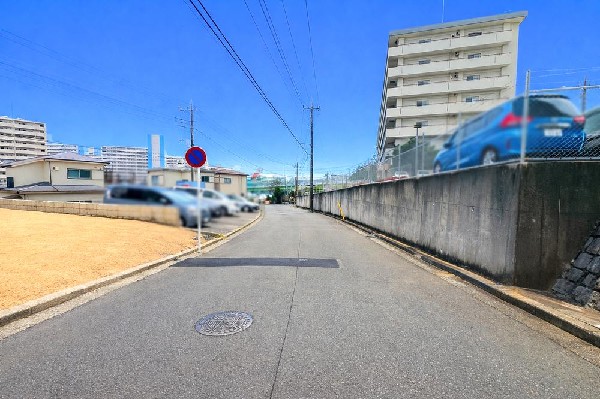 外観:☆☆風通しの良い住宅地☆☆  ゆとりのある住宅地　部屋の窓を開けるとそこには心地よい風が通りぬけます♪