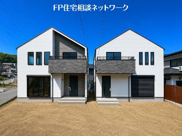 外観:第一種低層住居専用地域の良好な住環境が保たれたエリア。低層の一戸建てを中心とした街並みが整然と続き、周辺は高い建物が建っていないので、採光や開放性に恵まれています♪