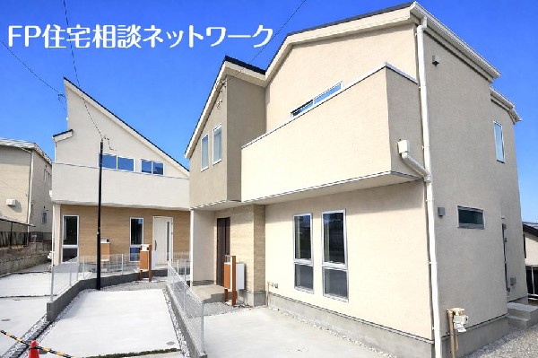 外観:☆☆風通しの良い住宅地☆☆  ゆとりのある住宅地　部屋の窓を開けるとそこには心地よい風が通りぬけます♪