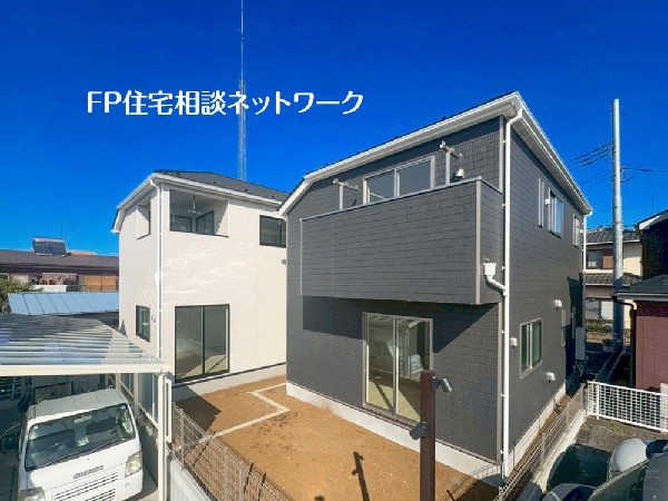 外観:四季を通じて自然と触れ合えるスポットが周辺には盛りだくさん！お散歩やジョギング、週末のご家族での遊びに最適です。目の前に広がる開放感とゆとり、暮らしの夢を育む理想の住まいがここにはあります。