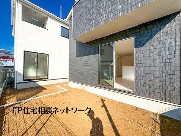 外観:年中大活躍のプライベート空間になるお庭はご家族の団らんの場として最適なスペース。夏場にはご家族やご友人を招待してのＢＢＱやお子様の水遊びも楽しめますね！家族の思い出作りの場として。