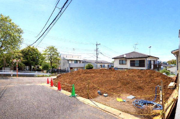 外観:光と風が行わたる開放感あふれる邸宅　春には気持ちの良いそよ風、冬には朝の暖かな光　季節の移り変わりを感じる暮らしを実現