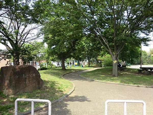 周辺環境:西川島町公園(西川島町公園まで550m)