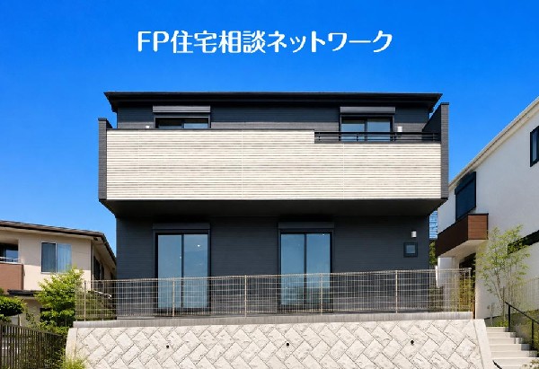外観:開放感のある現地で、前面道路よりも少し高くなっておりますので、プライベート感も保たれます！高くなっている分、日当りや風通しも良く快適な生活が待っています！