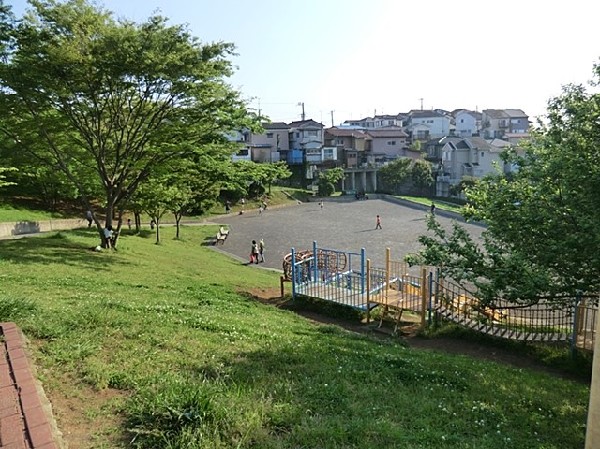 周辺環境:芹が谷一丁目公園(芹が谷一丁目公園まで400ｍ)
