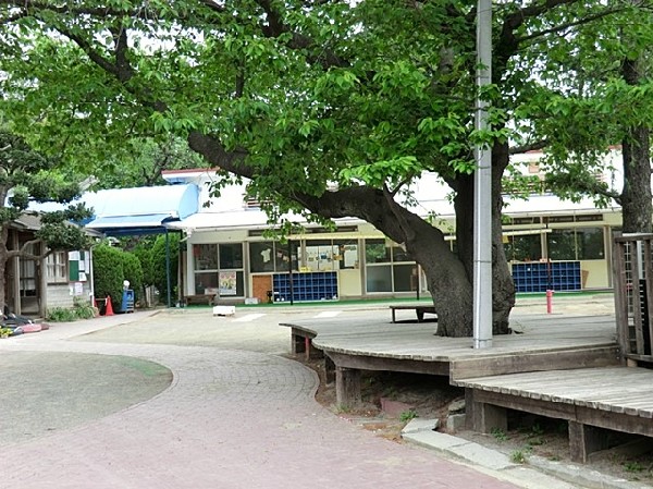 周辺環境:飯島幼稚園(飯島幼稚園まで900ｍ)