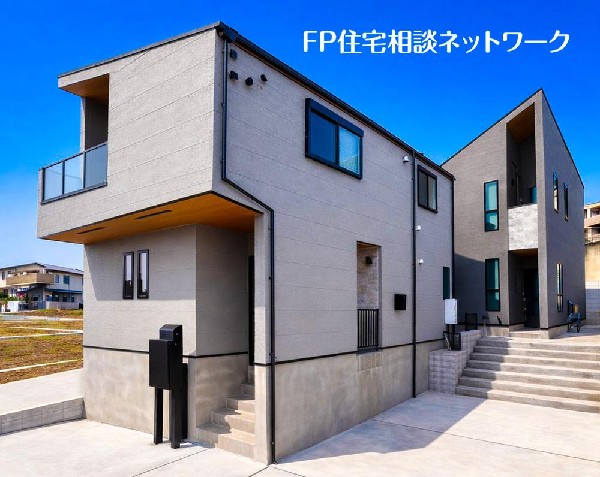 外観:清潔感のあるカラーで爽やかな中にもあたたかみを感じさせるデザイン。青空を背景に凛と立つスタイリッシュな外観が、住まう人に誇りを与えてくれます。