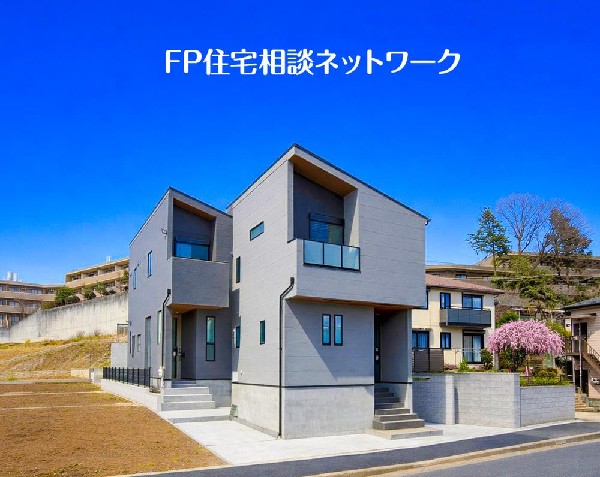 外観:良好な住環境が保たれたエリア。低層の一戸建を中心とした街並みが整然と続き周辺は高い建物が建っておらず、採光や開放性に恵まれ、空が広く緑の多い閑静な趣を感じる環境です。