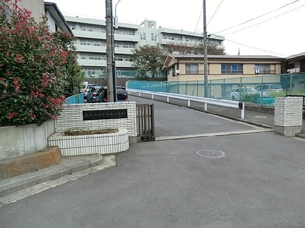 周辺環境:横浜市立東鴨居中学校(横浜市立東鴨居中学校まで550m)