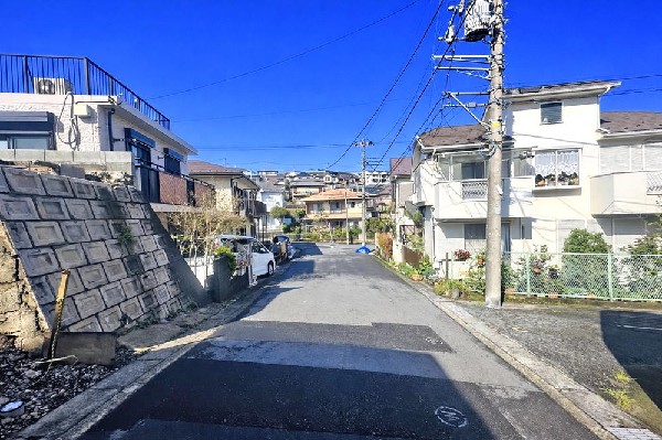 外観:☆☆風通しの良い住宅地☆☆  ゆとりのある住宅地　部屋の窓を開けるとそこには心地よい風が通りぬけます♪