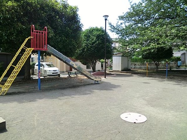 周辺環境:三ツ境第四公園(三ツ境第四公園まで300m)