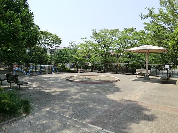 周辺環境:鳥が丘第三公園(鳥が丘第三公園まで450m)