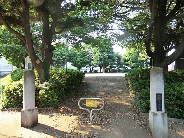 周辺環境:千草台第三公園(千草台第三公園まで550ｍ)