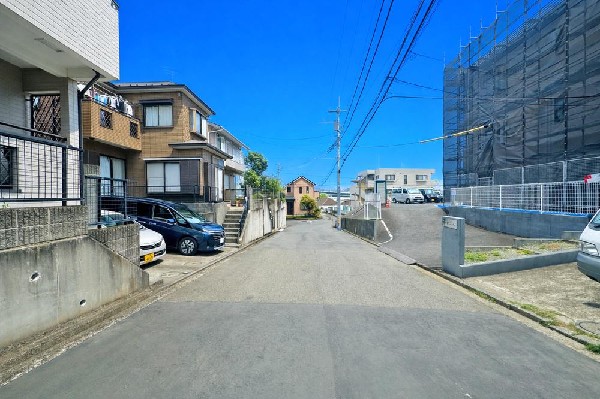 外観:☆☆風通しの良い住宅地☆☆  ゆとりのある住宅地　部屋の窓を開けるとそこには心地よい風が通りぬけます♪