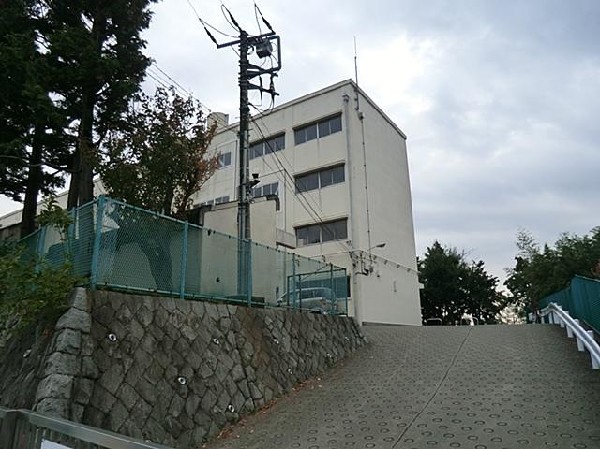 周辺環境:横浜市立谷本小学校(横浜市立谷本小学校まで400m)